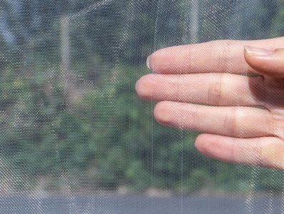 选择防虫网,考虑目数、颜色、宽度以及是否齐全 防虫网